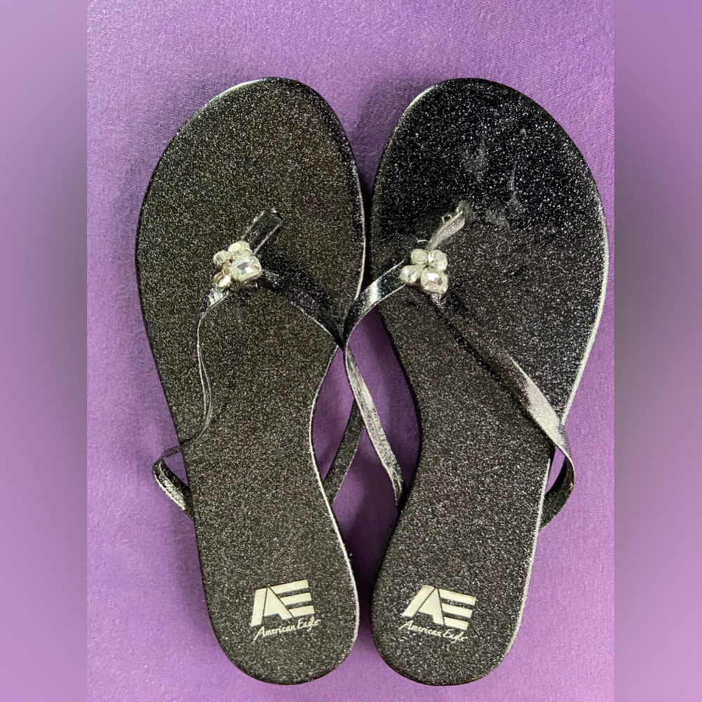 American Eagle flip flops